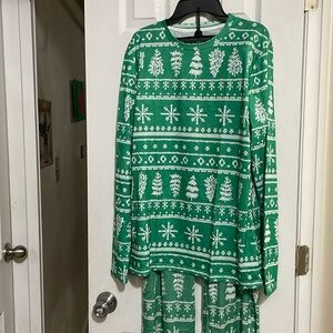 Pajamas set size small new